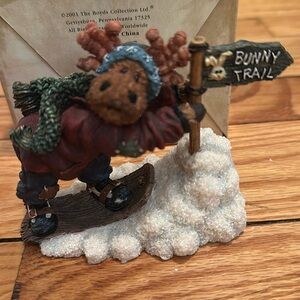 Boys bear snowboarding figurine